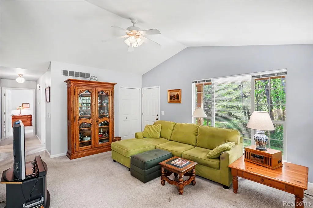 4114 Stonebridge Holly Village MI 48442