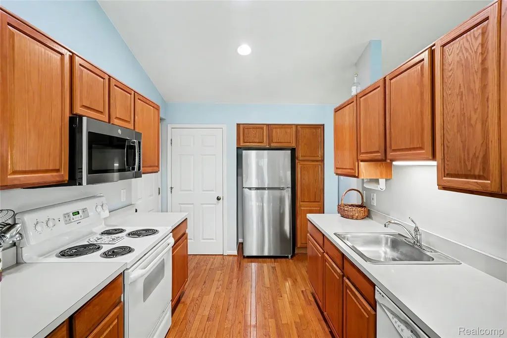 4114 Stonebridge Holly Village MI 48442