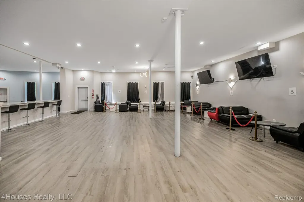 491 S Sanford Street Pontiac City MI 48341