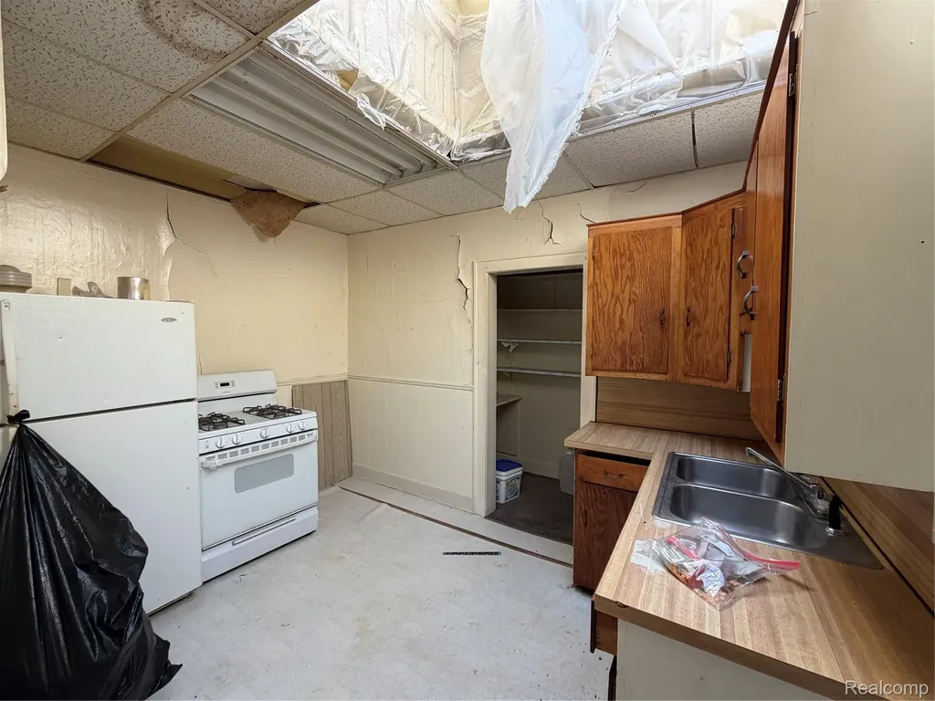 316 S Henry Street Bay City City MI 48706