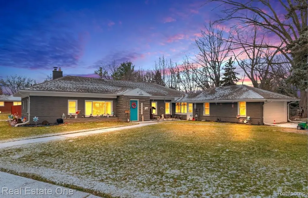 16423 Admiral Fraser City MI 48026