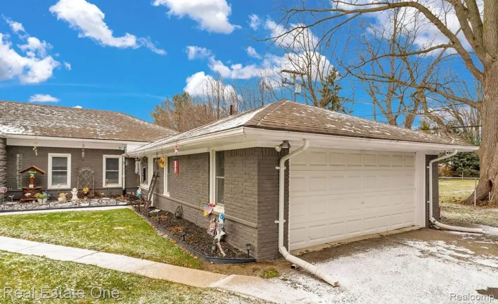 16423 Admiral Fraser City MI 48026