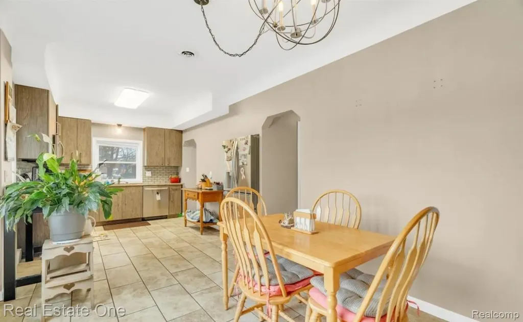 16423 Admiral Fraser City MI 48026