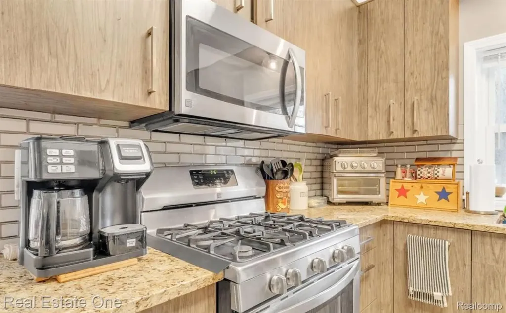 16423 Admiral Fraser City MI 48026