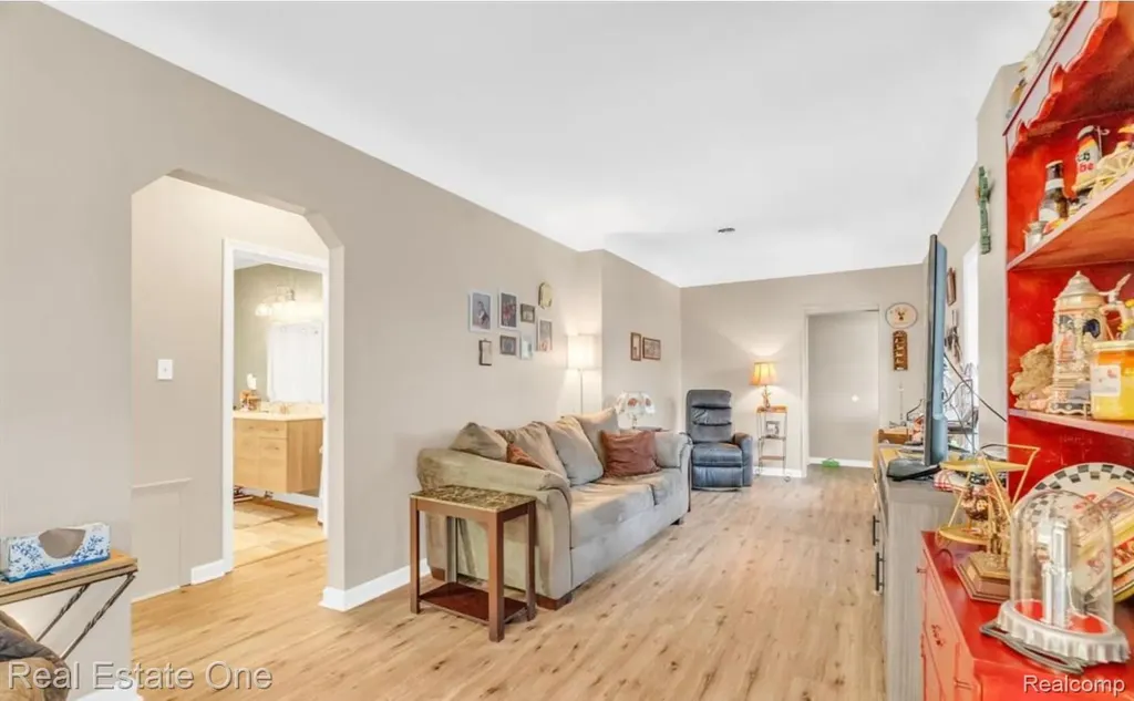 16423 Admiral Fraser City MI 48026
