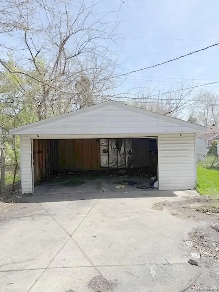18950 Blackmoor Street Detroit City MI 48234