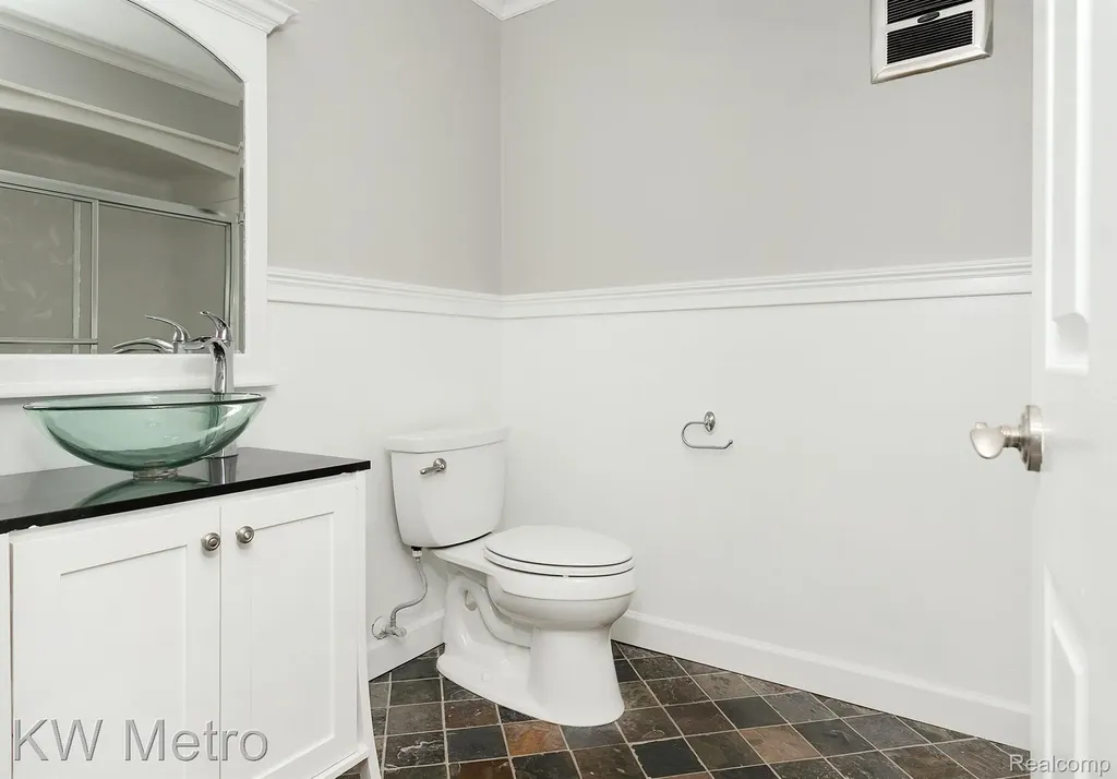 2377 Walton Boulevard Rochester Hills City MI 48309