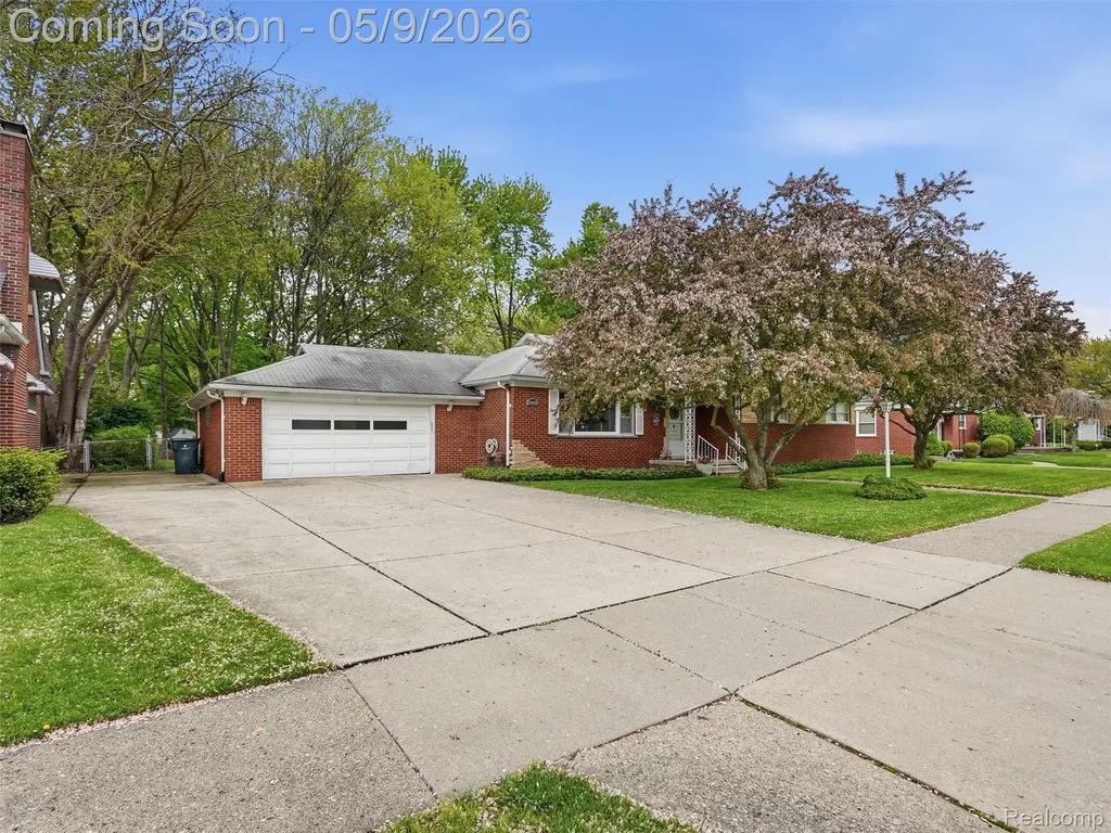 20600 Elizabeth Street St. Clair Shores City MI 48080