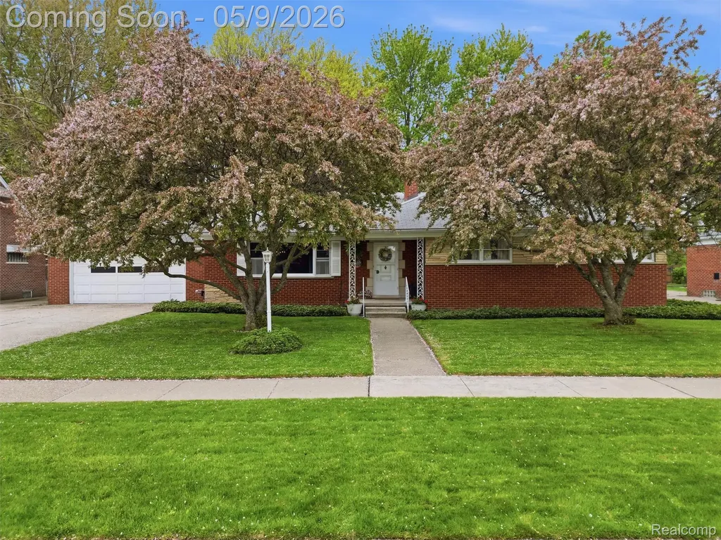 20600 Elizabeth Street St. Clair Shores City MI 48080