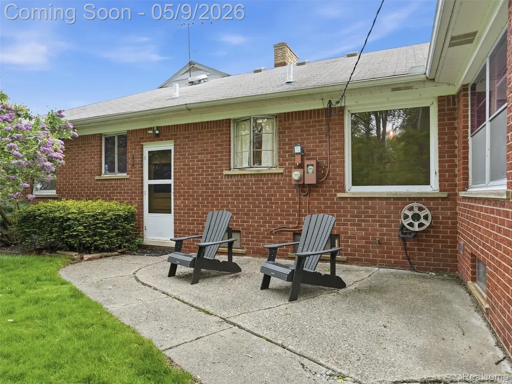 20600 Elizabeth Street St. Clair Shores City MI 48080