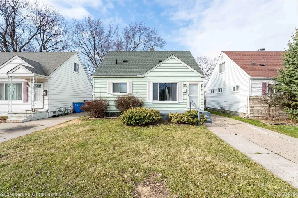 14921 Myola Avenue Warren City MI 48089