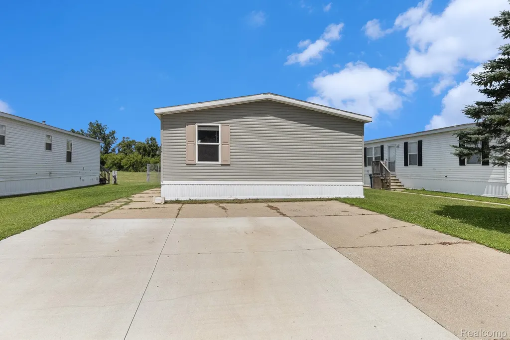 184 Pheasant Court Grand Blanc City MI 48439