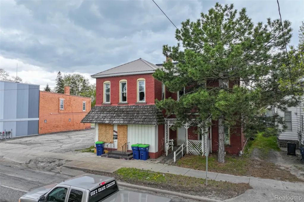 310 S Henry Street Bay City City MI 48706