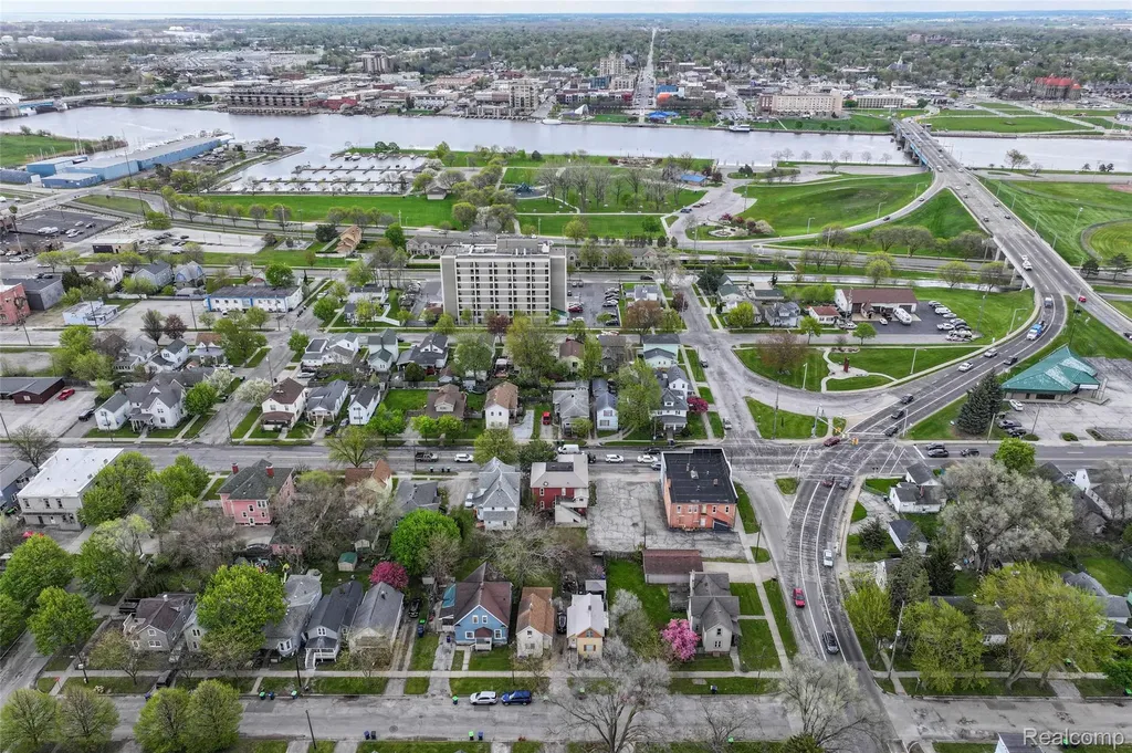 310 S Henry Street Bay City City MI 48706