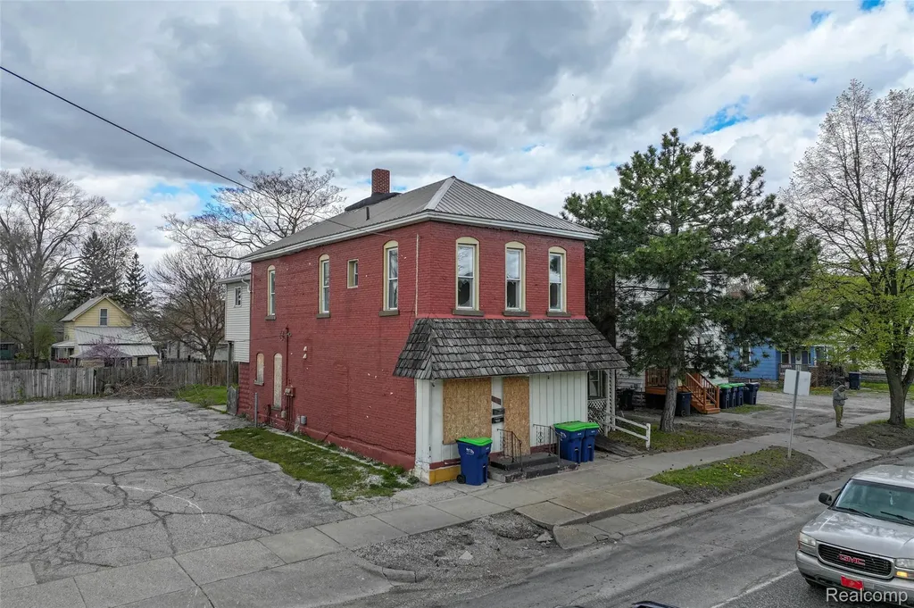310 S Henry Street Bay City City MI 48706