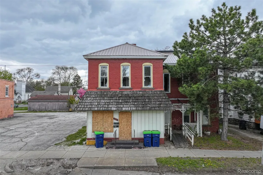 310 S Henry Street Bay City City MI 48706