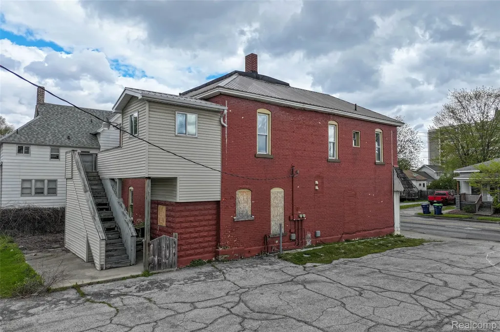 310 S Henry Street Bay City City MI 48706