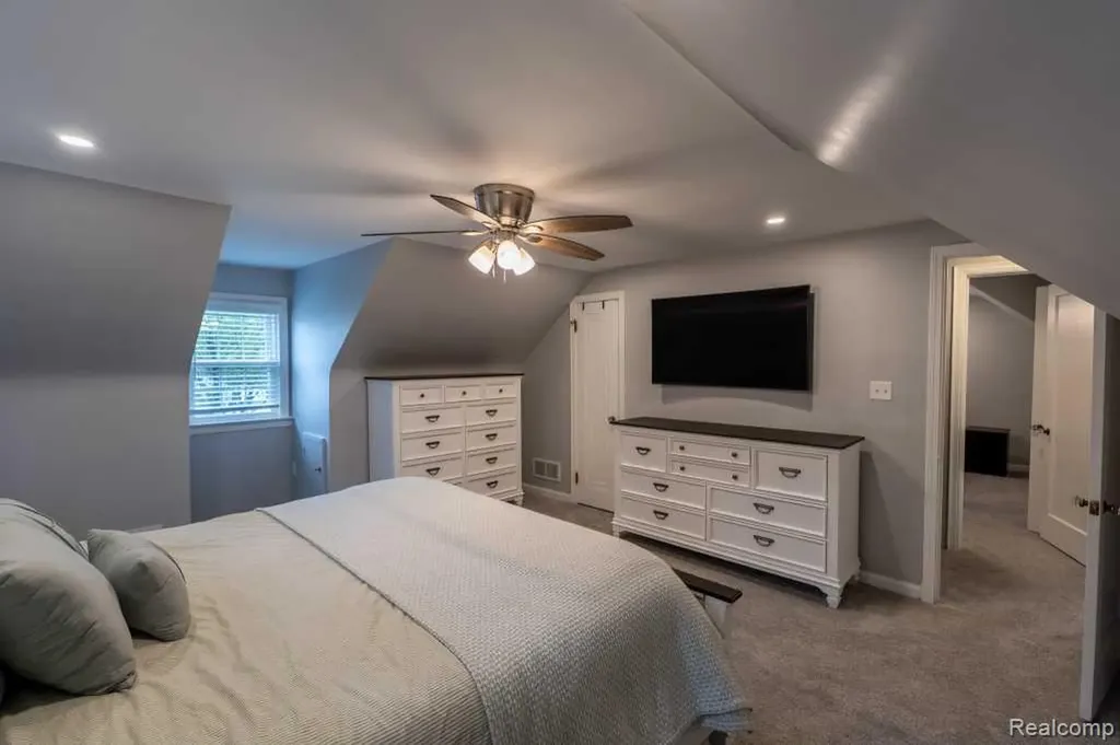 244 Gladwin Avenue Clawson City MI 48017