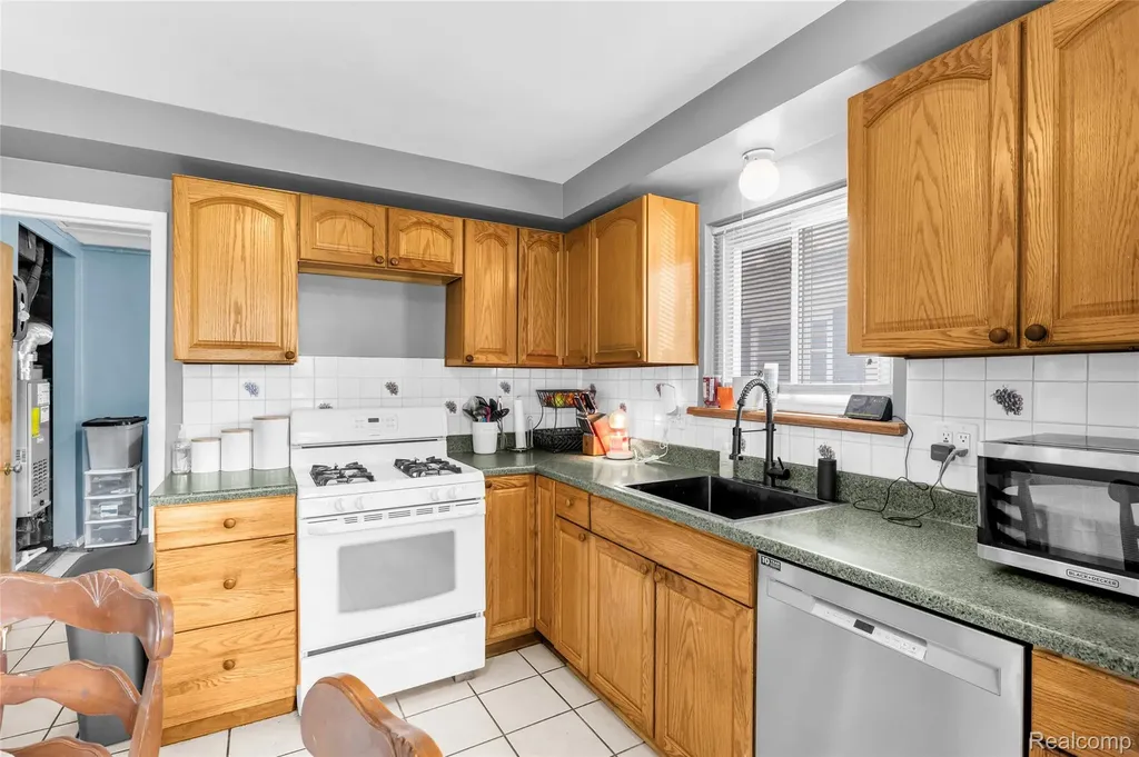 12030 Arcola Street Livonia City MI 48150