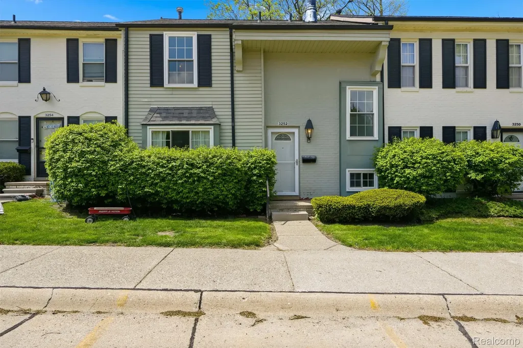 3252 Bolgos Circle Ann Arbor City MI 48105