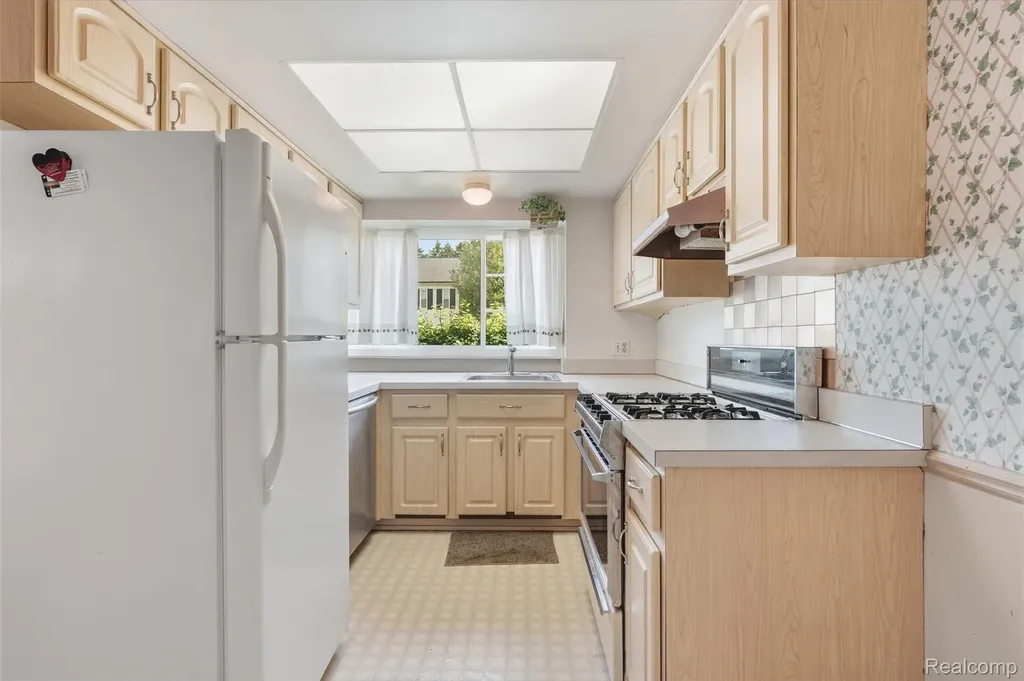 3252 Bolgos Circle Ann Arbor City MI 48105