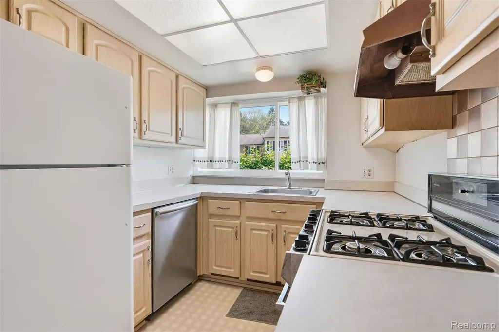 3252 Bolgos Circle Ann Arbor City MI 48105
