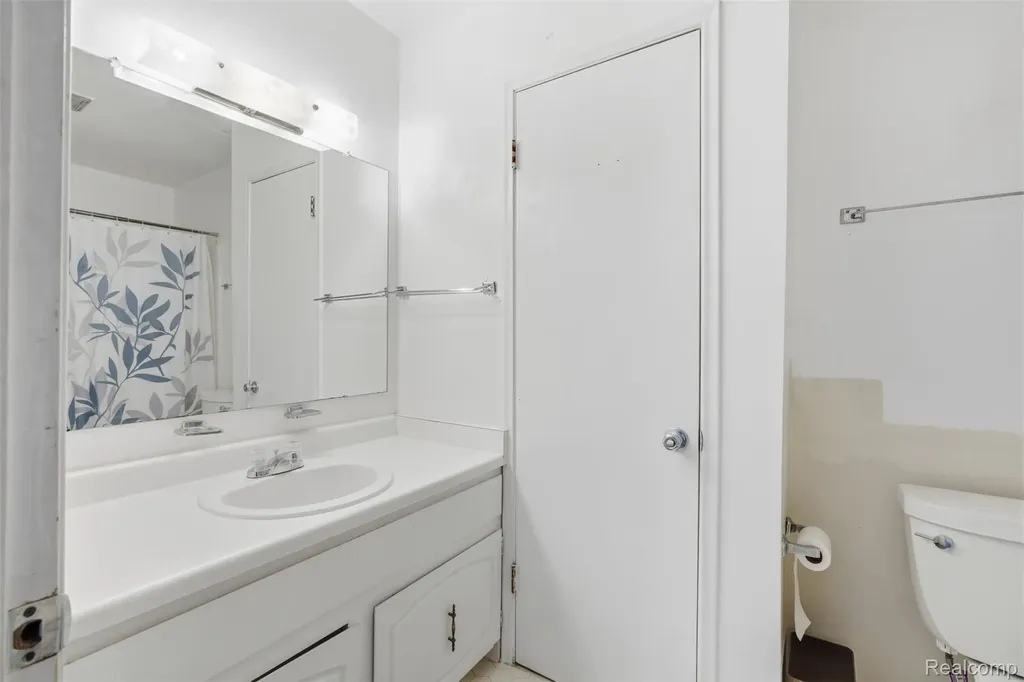 3252 Bolgos Circle Ann Arbor City MI 48105