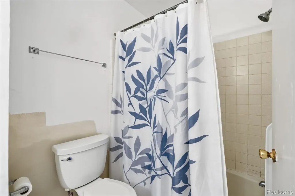 3252 Bolgos Circle Ann Arbor City MI 48105