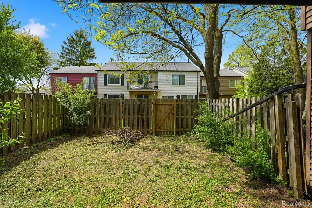 3252 Bolgos Circle Ann Arbor City MI 48105