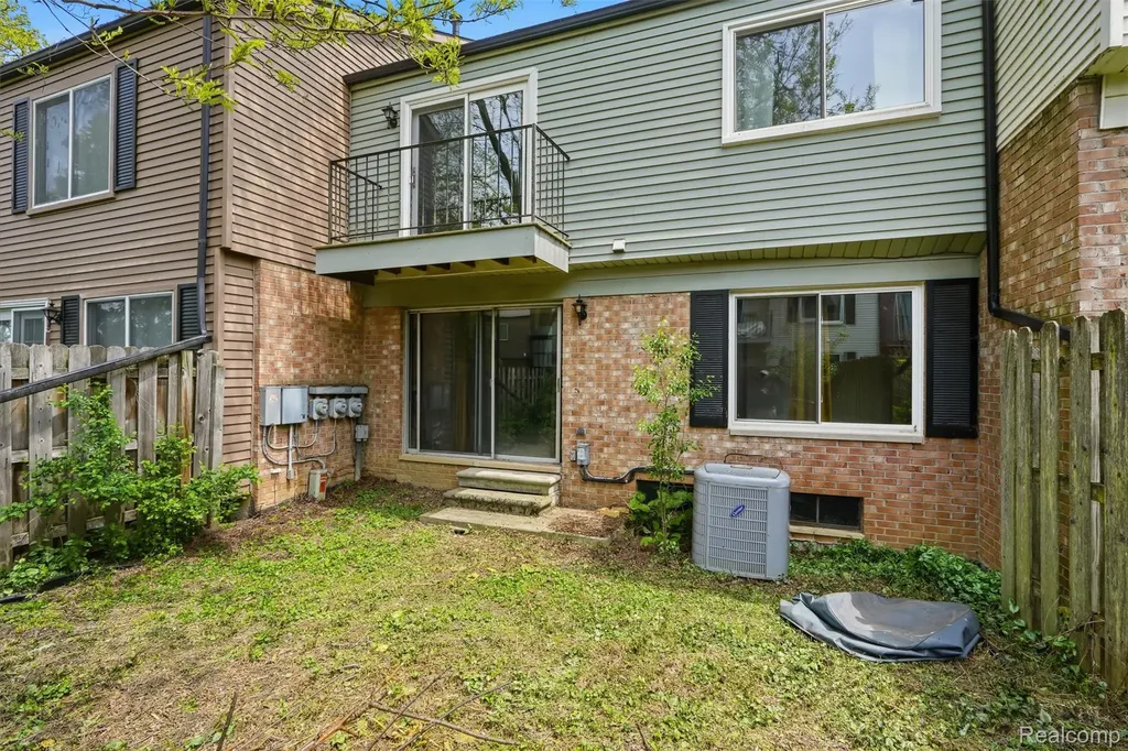 3252 Bolgos Circle Ann Arbor City MI 48105
