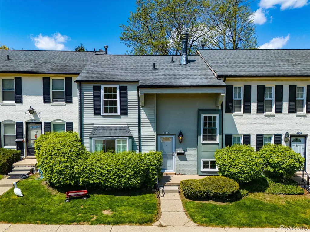 3252 Bolgos Circle Ann Arbor City MI 48105