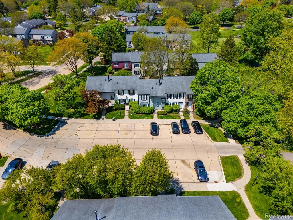 3252 Bolgos Circle Ann Arbor City MI 48105