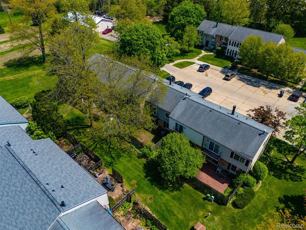 3252 Bolgos Circle Ann Arbor City MI 48105