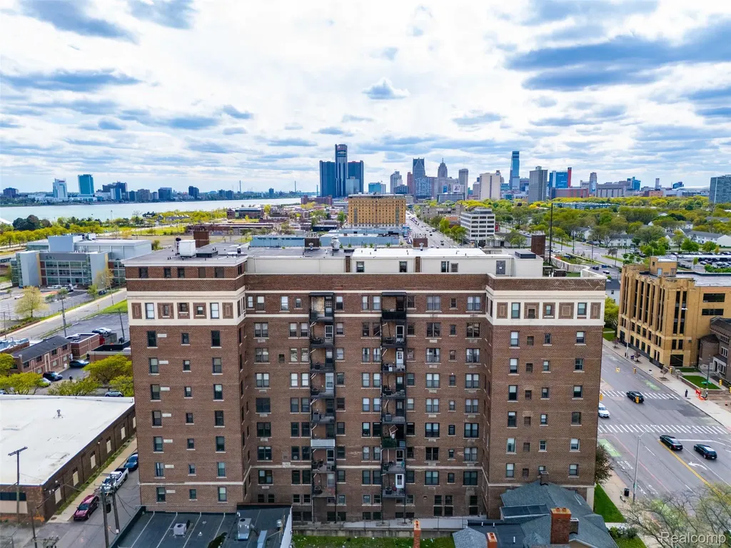 2900 E Jefferson Detroit City MI 48207