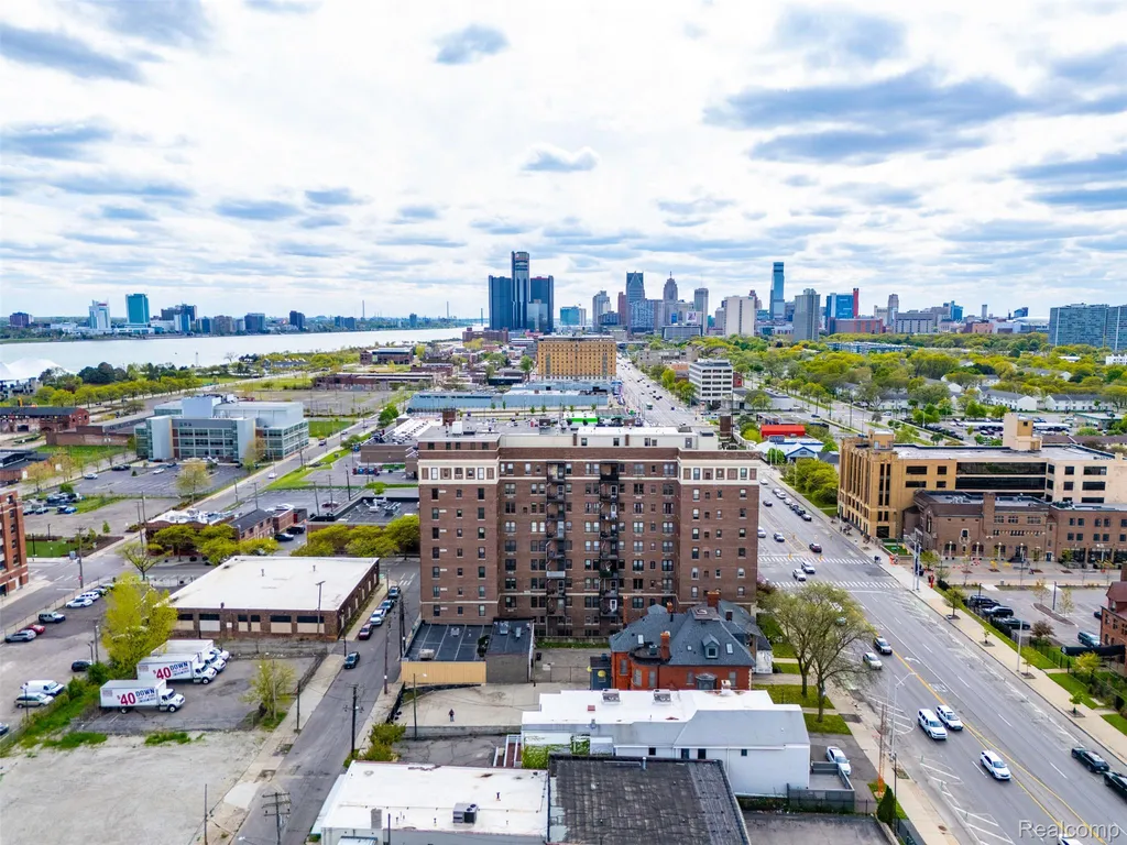 2900 E Jefferson Detroit City MI 48207
