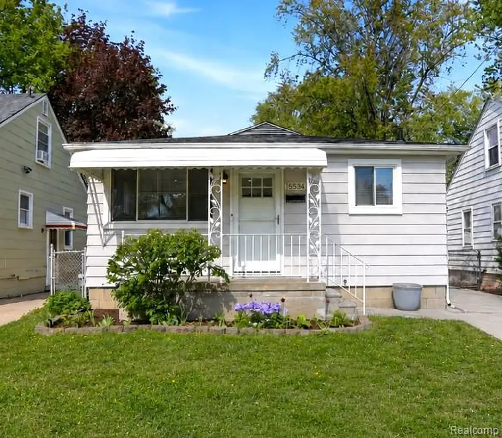 15534 Dixie Redford Charter Township MI 48239