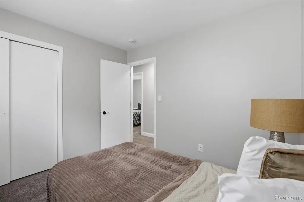 15534 Dixie Redford Charter Township MI 48239