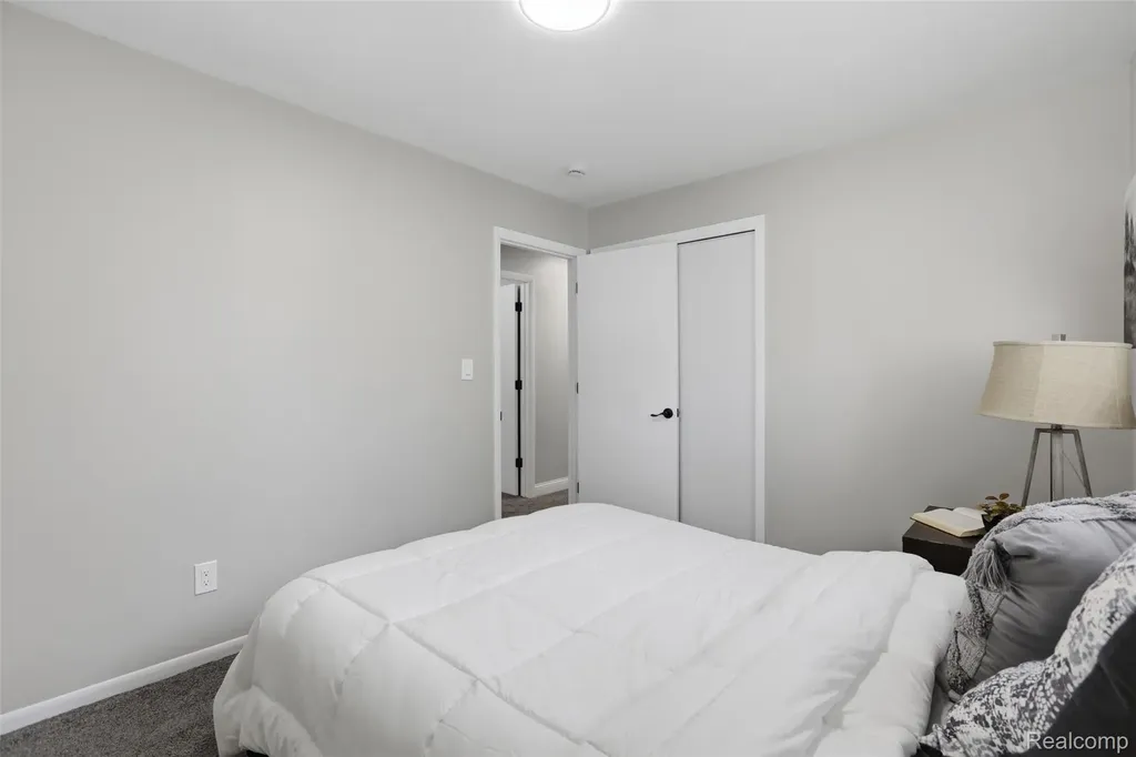 15534 Dixie Redford Charter Township MI 48239