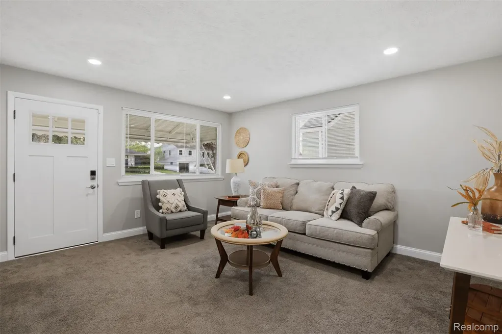 15534 Dixie Redford Charter Township MI 48239