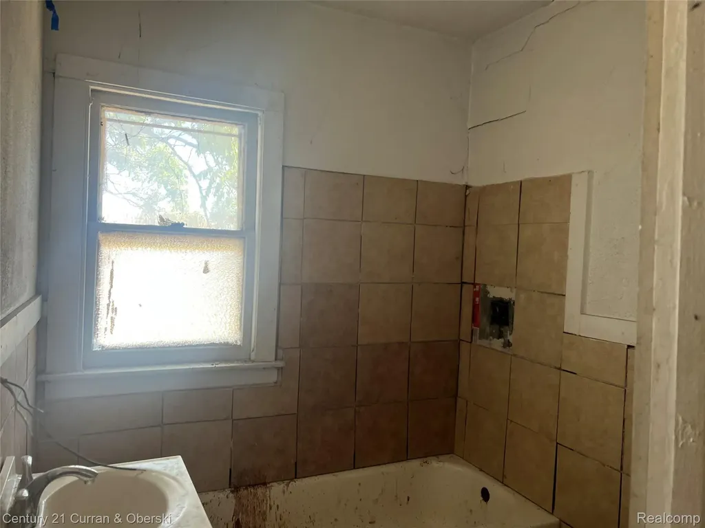 47 W Arizona Street Detroit City MI 48203