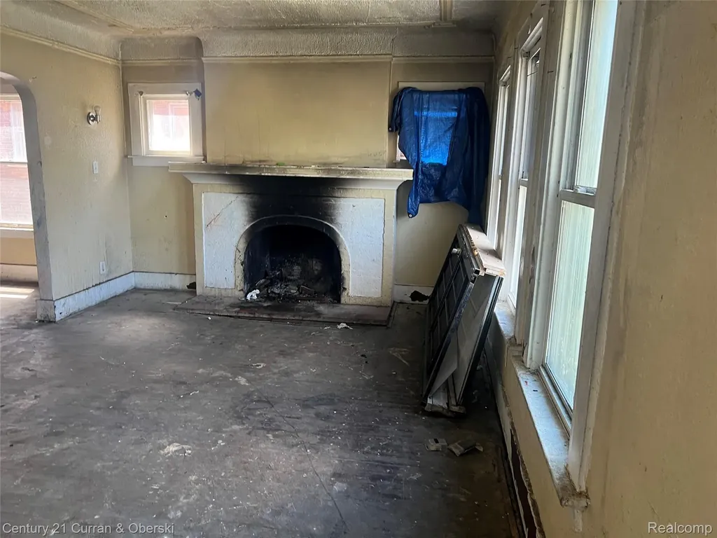 47 W Arizona Street Detroit City MI 48203