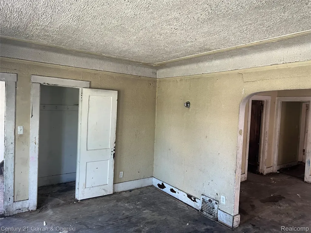 47 W Arizona Street Detroit City MI 48203