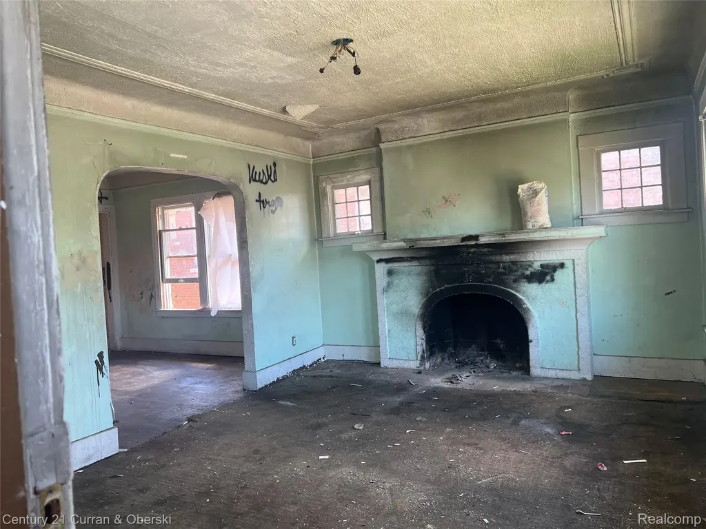 47 W Arizona Street Detroit City MI 48203
