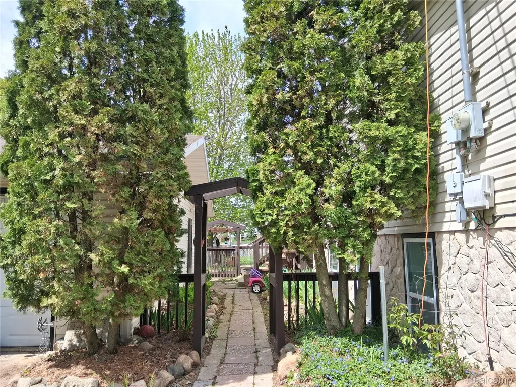10055 N Genesee Road NW Thetford Township MI 48458