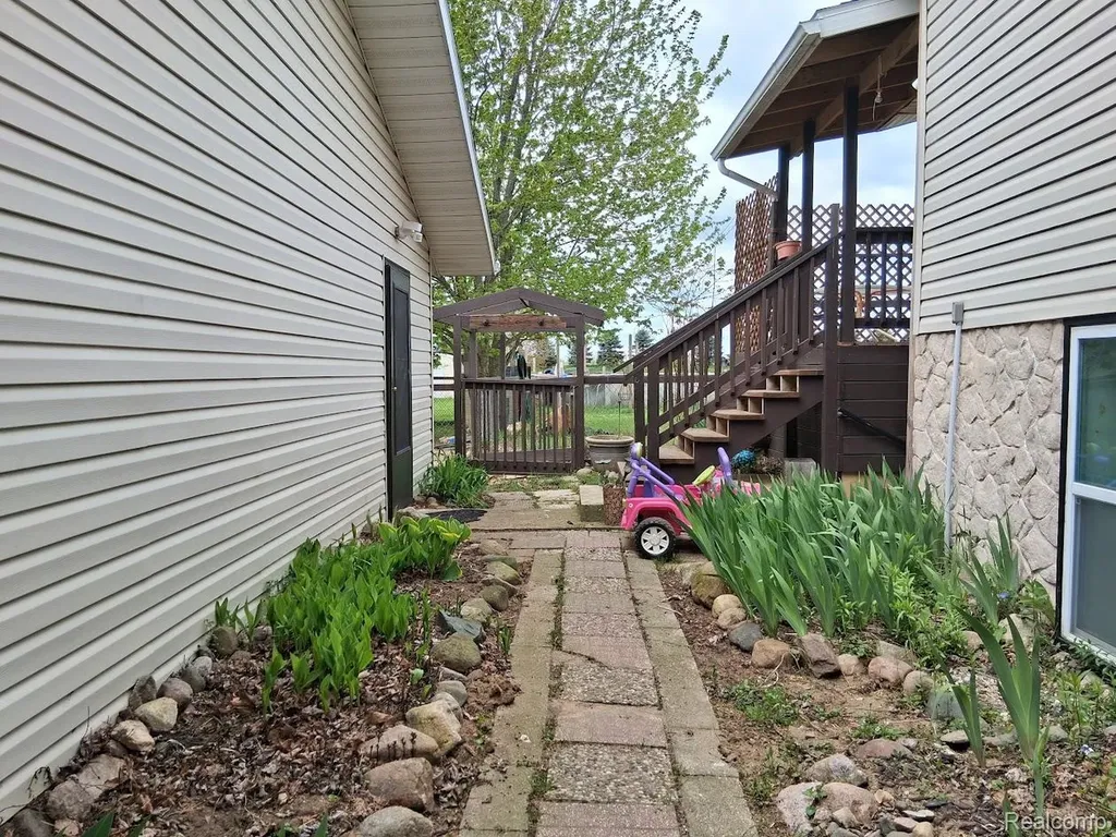 10055 N Genesee Road NW Thetford Township MI 48458
