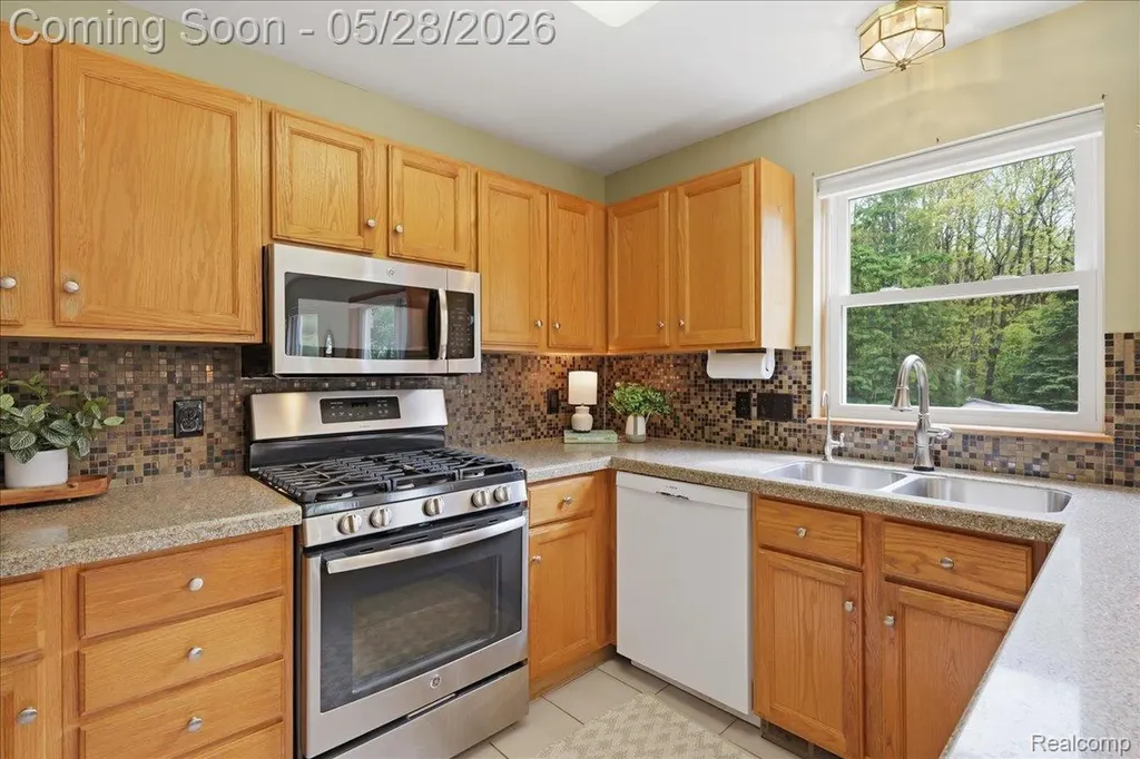 5535 Lakeview Boulevard Hadley Township MI 48438