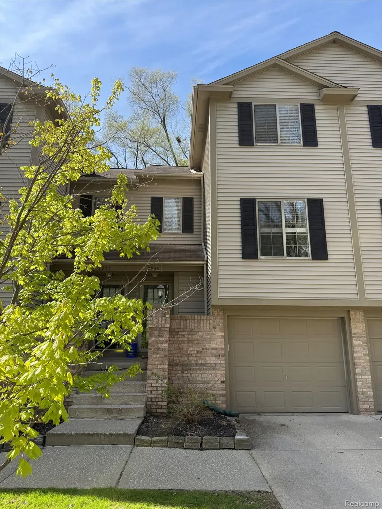 7059 Colonial Oaks Drive Waterford Charter Township MI 48327