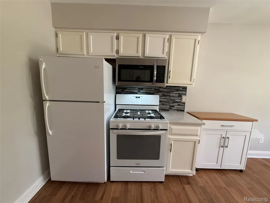 7059 Colonial Oaks Drive Waterford Charter Township MI 48327