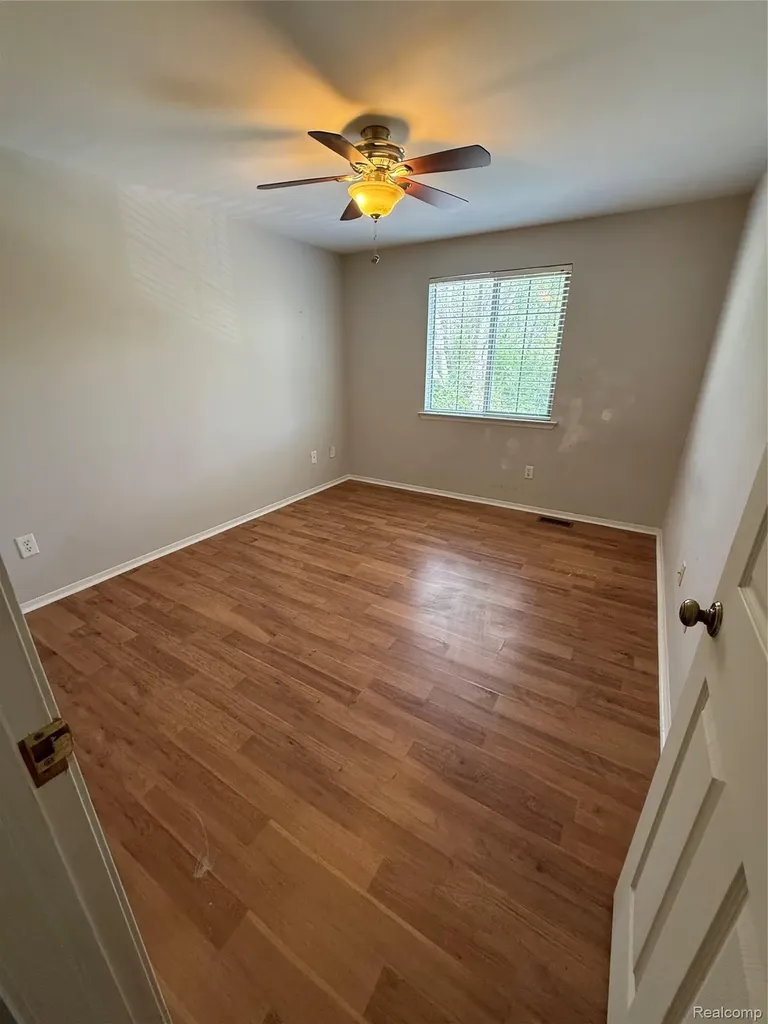 7059 Colonial Oaks Drive Waterford Charter Township MI 48327