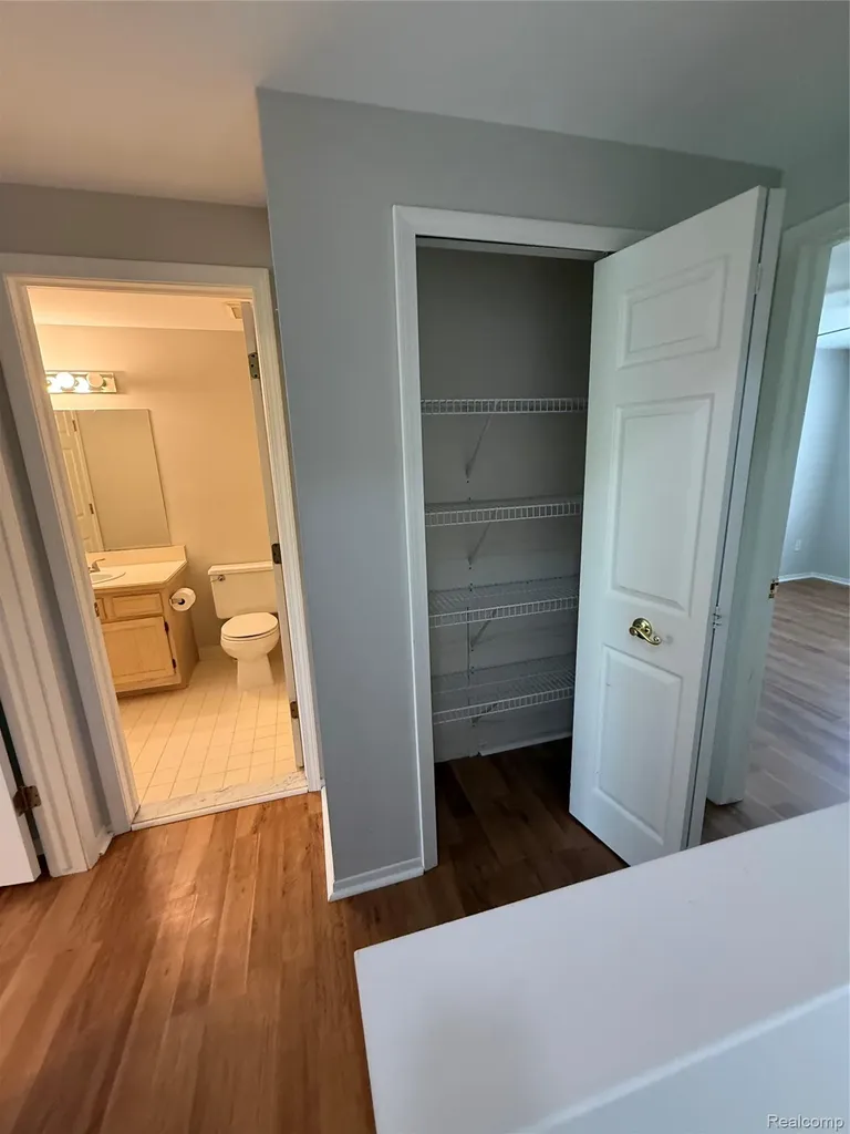 7059 Colonial Oaks Drive Waterford Charter Township MI 48327